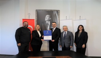 İEÜ'de eğitim kalitesine ‘akreditasyon’ tescili