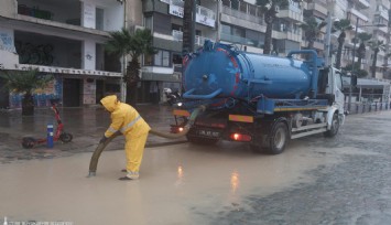 İzmir Büyükşehir Belediyesi ekipleri yağış nöbetinde