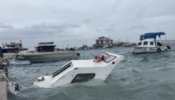 İzmir’de fırtına ve dev dalgalar tekneleri batırdı