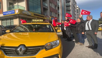 İzmirli taksicilerden Türk bayrağına saldırıya konvoylu tepki