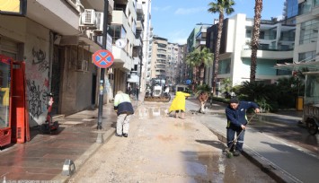 Yağış sonrası İzmir'de sahaya hızlı müdahale: Altyapı kazılarında dolgu  ve asfalt çalışması başlatıldı