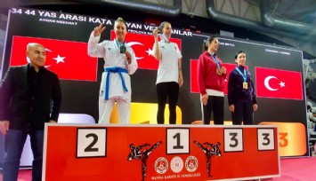 Aliağa Belediyesi Karate antrenörü Nezahat Ayhan Türkiye Şampiyonu oldu
