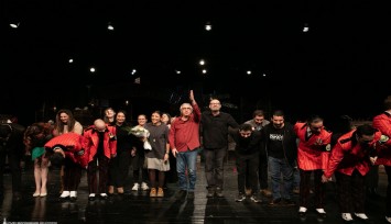 Arturo Ui’nin Önlenebilir Tırmanışı ayakta alkışlandı