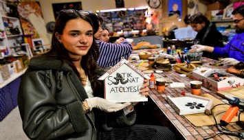 Bornova’da gençler atıkları sanata dönüştürdü