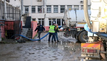 Bornova’da sel alarmı: Belediye tüm gücüyle sahada