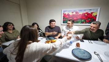 Buca’da iftar sofrasında gençlerle buluşma