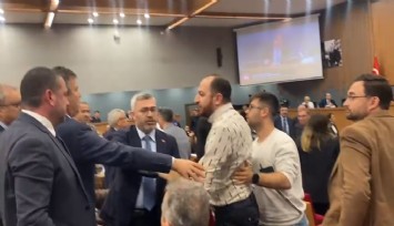 Büyükşehir meclisinde ''Akın Gürlek'' gerilimi: AK Parti grubu  ve CHP grubu karşı karşıya