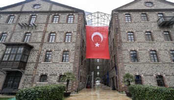 Büyükşehir, Vakıflara geçen binalara Türk bayrağı astı