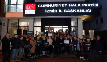 İzmir 04.17’de uyandı: 6 Şubat’ta yitirilenler anıldı