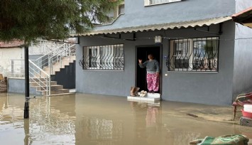 İzmir'de dere taştı, vatandaşlar çaresiz kaldı