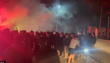 İzmir'de öğrencilerden su ve asansör eylemi: Su yok, sıcak su yok, asansör yok
