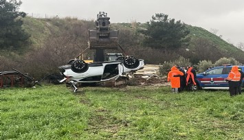 İzmir’de otomobil dereye uçtu: 2 kız kardeş hayatını kaybetti