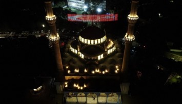 İzmir’de Ramazan ayının ilk teravih namazı kılındı