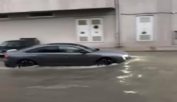İzmir’de sağanak hayatı felç etti: Konak, Karşıyaka ve Menemen sular altında