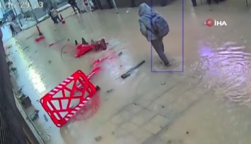 İzmir'de sağanak yağış zor anlar yaşattı: Bir vatandaş çukura düştü