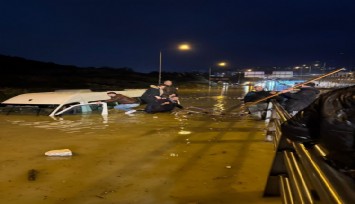 Kuşadası’nda sağanak felaketi: Minibüs sulara gömüldü