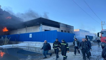 Torbalı'da geri dönüşüm fabrikasında yangın