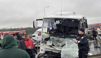 Başakşehir'de polis servisi kaza yaptı: 1 şehit 16 yaralı
