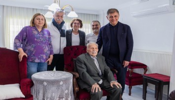 Başkan Tugay’dan ortopedinin çınarı Veli Lök’e anlamlı ziyaret