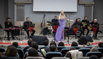Bornova’da aşk şarkıları gecesi