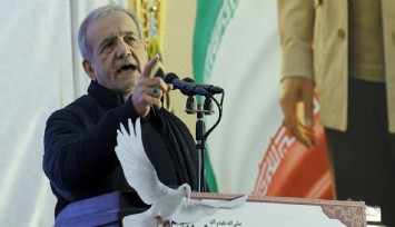 İran Cumhurbaşkanı Pezeşkiyan: Ülke faaliyetleri durmadı, ulusal birlik gücümüzdür
