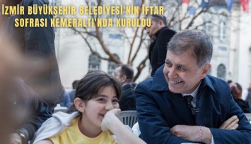 İzmir Büyükşehir Belediyesi'nin iftar sofrası Kemeraltı'nda kuruldu