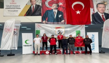 Manisalı Milli Sporcu kendi rekorunu kırarak zirvesi çıktı