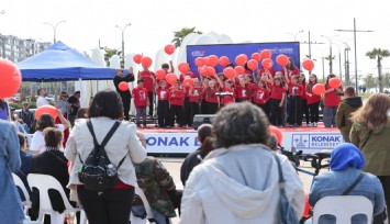 23 Nisan coşkusu Konak’tan yayıldı: Çocuk Şenliği’ne yoğun ilgi