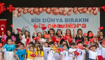 Bornova’da miniklerin 23 Nisan coşkusu sahneye taştı
