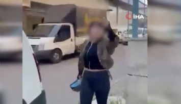 Eski kocasına sokak ortasında dehşeti yaşattı: Kaskla saldırdı, o anlar kamerada