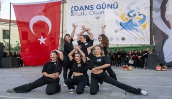 Bornova’da dünya dans günü kutlaması