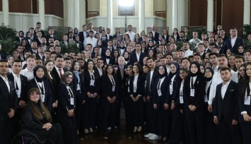 Cumhurbaşkanı Erdoğan, gençler ve milli sporcularla bir araya geldi