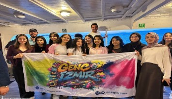 Genç İzmir gönüllüleri, Bergama Vapuru’nda buluştu