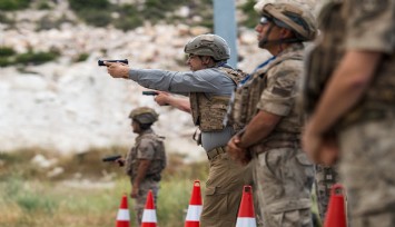 Jandarma'nın en iyi nişancıları Foça'da belli oluyor