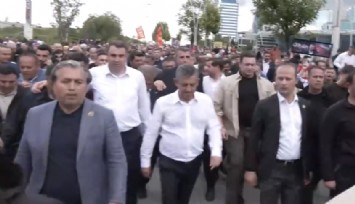 Özgür Özel TBMM'ye yürüyor: 'CHP artık sokaktadır'