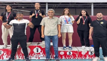 Akhisar'da 6 ilden 200 sporcu ringe çıktı, şampiyon Manisa oldu
