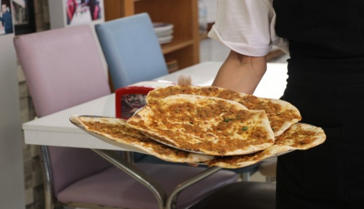 Ezberleri bozan esnaf: Lahmacunu 50 liraya satıp 15 lira da kar ediyor