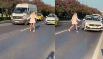 Büyükçekmece’de yola atlayan alkollü olduğu ileri sürülen kadın trafiği birbirine kattı