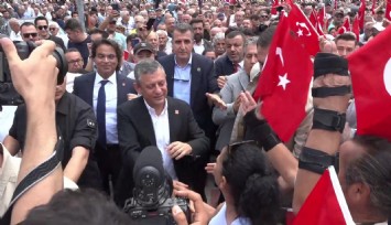 Özel’den istifa çağrılarına yanıt: “Şimdilik kimse baba ocağını bırakmasın”