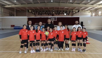 Çiğli Atatürk Kapalı Spor Salonu yenilenen yüzüyle sporculara kapılarını açtı