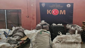 Uşak'ta 30 ton bozuk ve tarihi geçmiş gıda ele geçirildi