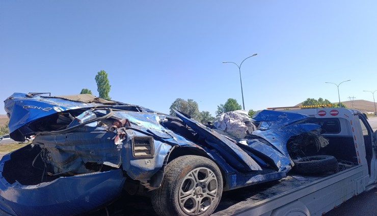 Afyonkarahisar'da feci kaza: Çift öldü, bebekleri ağır yaralı