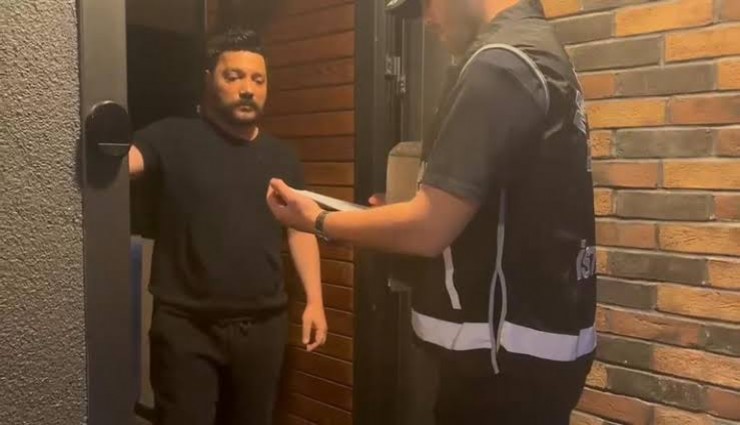 Oğuzhan Uğur'un gözaltına alındığı anlar