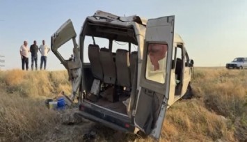 Tarım işçilerini taşıyan minibüs devrildi: 22 yaralı