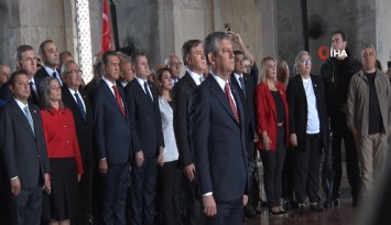Yeni Parti'nin ilk durağı Anıtkabir oldu