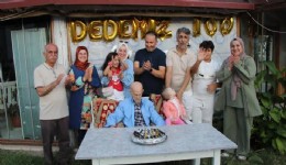 Yüzüncü yaşını yüzden fazla konuğuyla kutladı